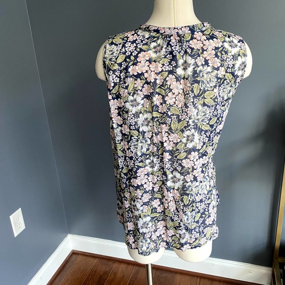 GAP navy blue sleeveless button down tank top - Picture 3 of 8